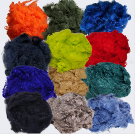 Matière première aramide colorant les fibres courtes
